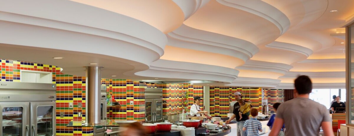 Tokyo American Club - Restaurant Receptionist (Family Dining, Azabudai, Full-time)
